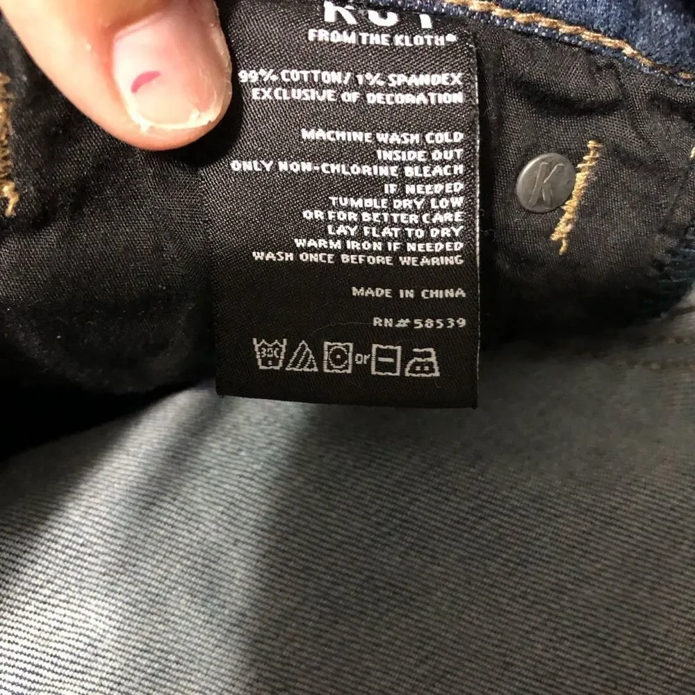 Kut from the Kloth‎ women's size 6 straight leg medium to dark wash